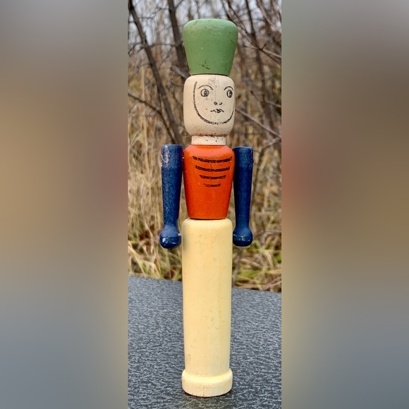 1930s Vintage Turned Wood Articulating Shoulder Joint Skittle Soldier Toy - Picture 8 of 13